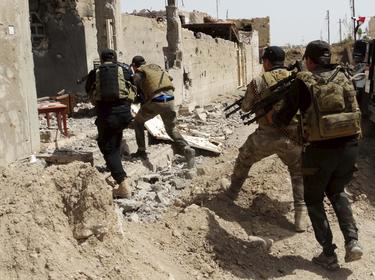 Iraqi security forces during a patrol, looking for Islamic State militants on the outskirts of Ramadi, April 9, 2015