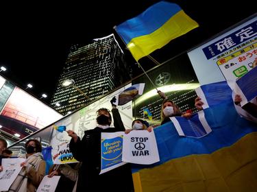 Protesters attend a rally against Russia's invasion of Ukraine, in Tokyo, Japan, February 24, 2022, photo by Kim Kyung-Hoon/Reuters