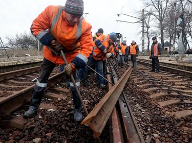 Railway workers repair the tracks damaged by Russian shelling in the northern direction, Kharkiv Region, northeastern Ukraine, November 25, 2022, photo by Vyacheslav Madiyevskyy/Ukrinform/Abacapress.com via Reuters