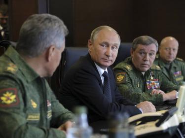 Russian President Vladimir Putin (2nd L), Defence Minister Sergei Shoigu (L), and Chief of the General Staff of Russian Armed Forces Valery Gerasimov (2nd R) watch the Zapad-2017 war games held by Russian and Belarussian servicemen, in the Leningrad region, Russia, September 18, 2017, photo by Mikhail Klimentyev/Sputnik/Kremlin via Reuters