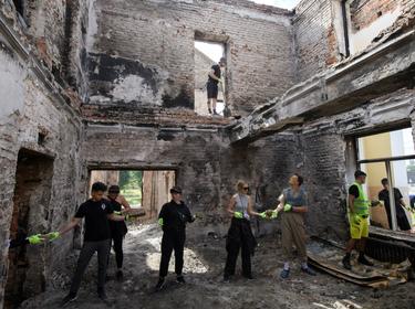 Volunteers remove debris from the House of a Culture in the village of Ivanivka, which was heavily damaged during Russia's attack, in Chernihiv region, Ukraine, September 3, 2022, photo by Vladislav Musienko/Reuters